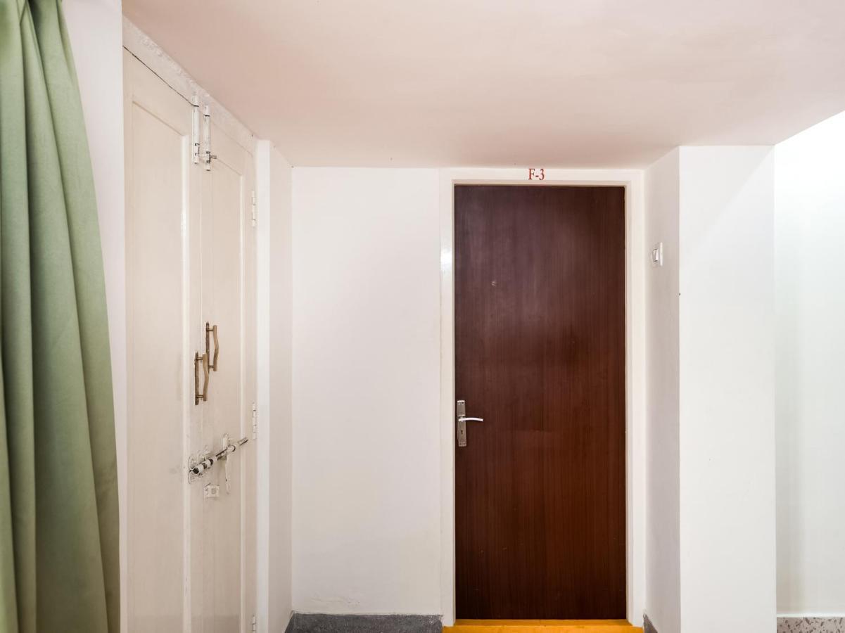 Oyo 76129 Rk Inn Guntūr Exteriör bild